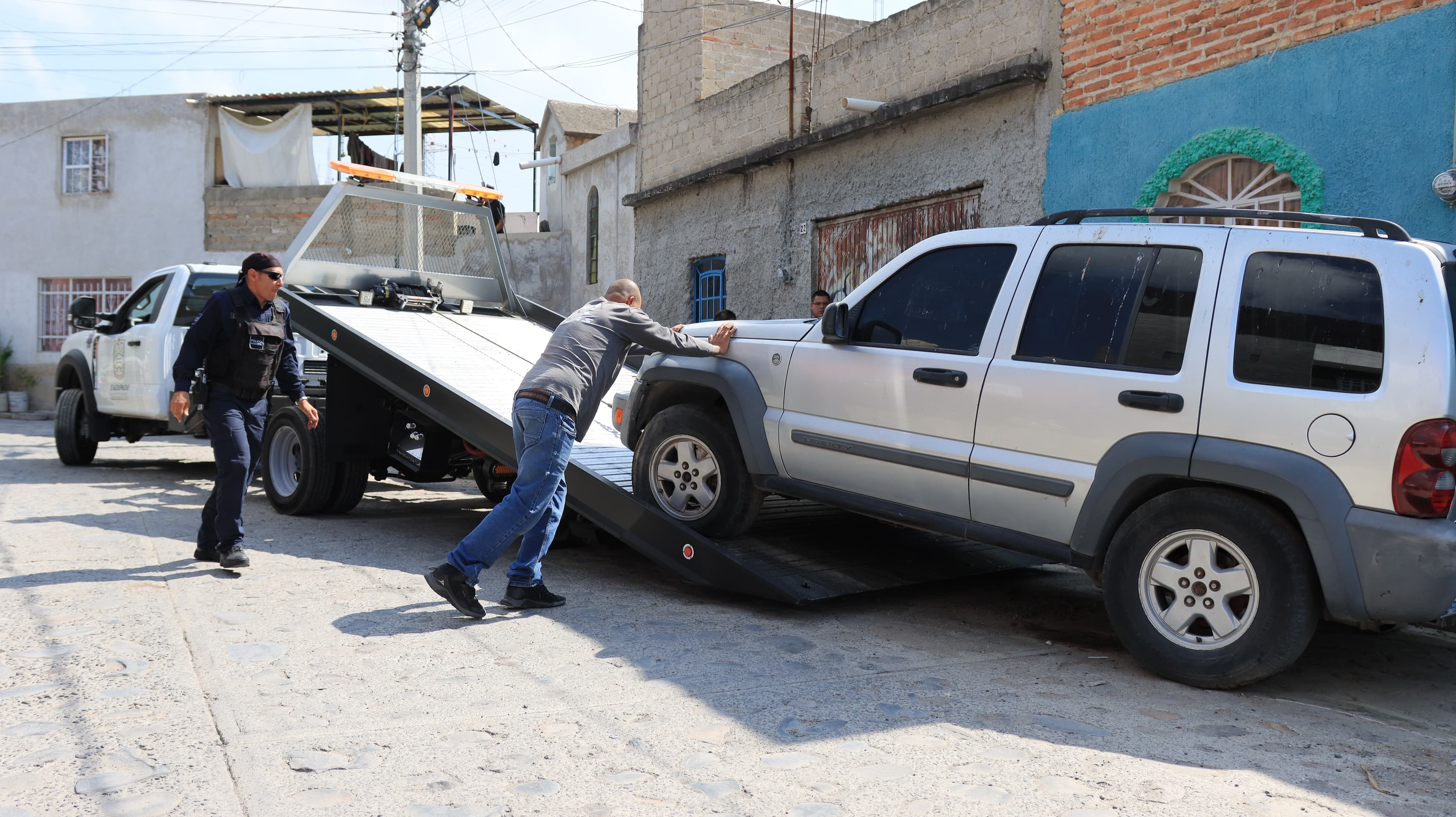 BUSCAN LIBERAR CALLES DE TLAQUEPAQUE CON PROGRAMA CONTRA AUTOS ABANDONADOS 